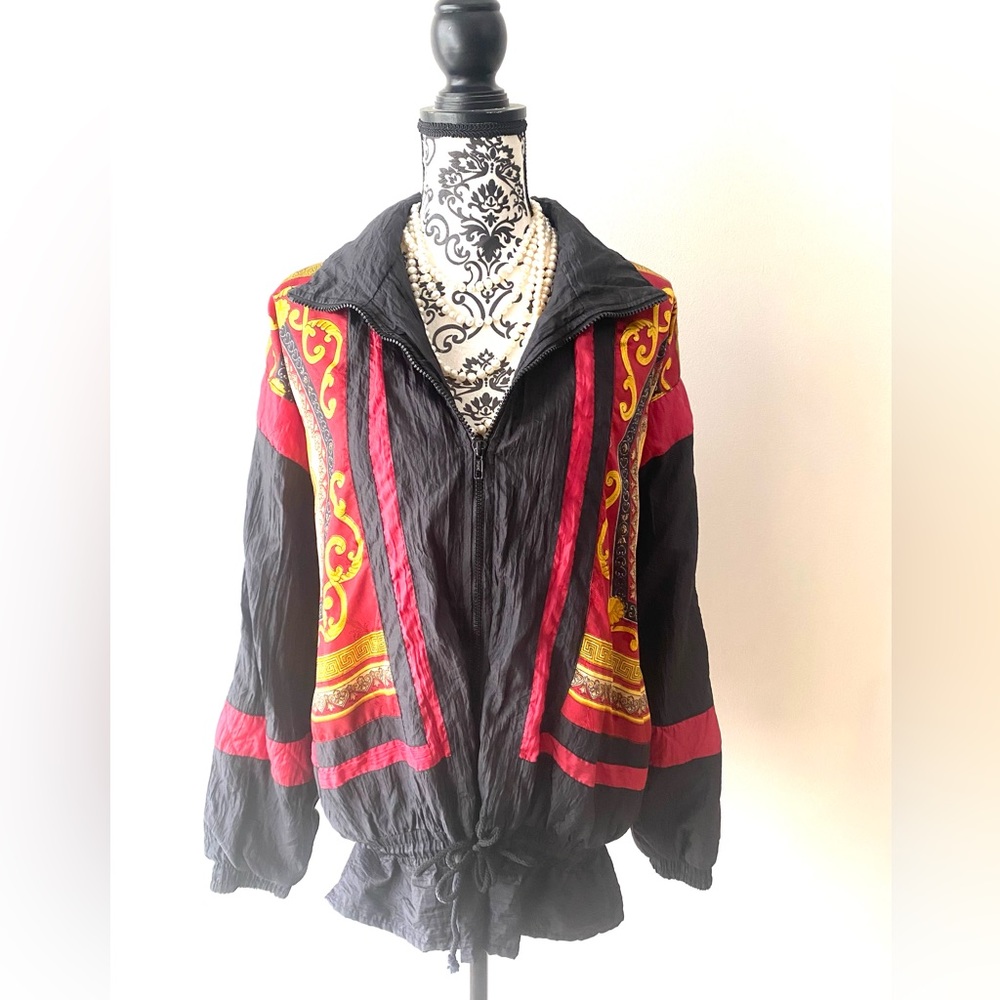 Woman’s windbreaker Jacket